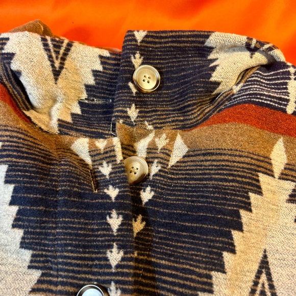 Over Sized Jacket. Buttons. Large Pockets. Aztec. Yellowstone. Dutton Ranch. - Picture 4 of 17